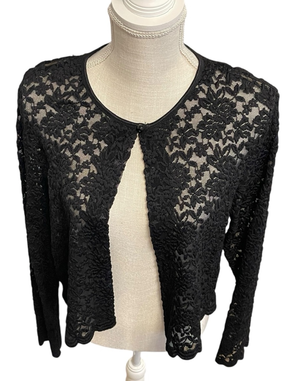 Vintage dressbarn Black Lace Cropped Open-Front Cardigan - Picture 2 of 7